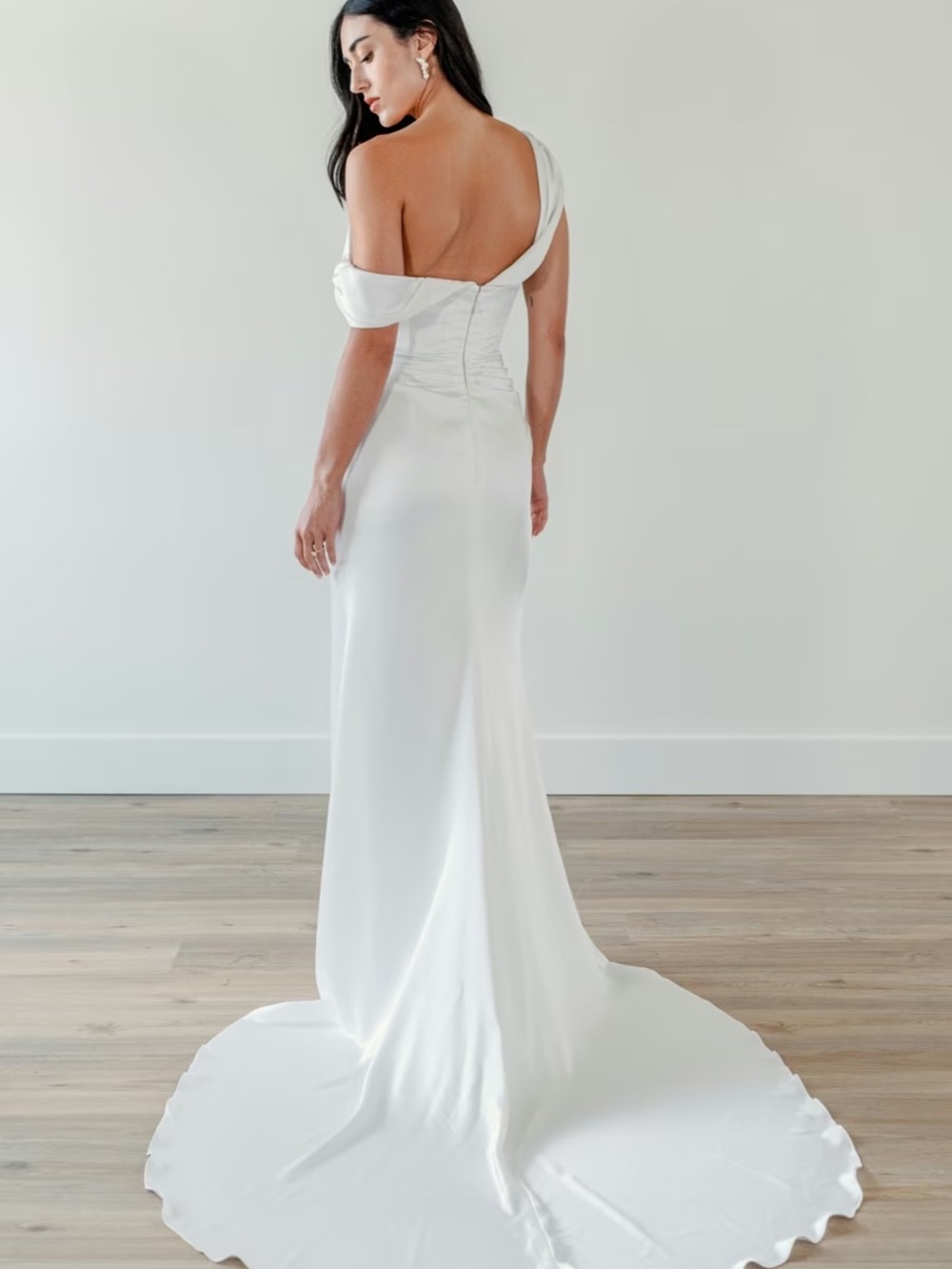 Watters Jesse White Satin One-Shoulder Bridal Gown with High Thigh Slit - Picture 3 of 5
